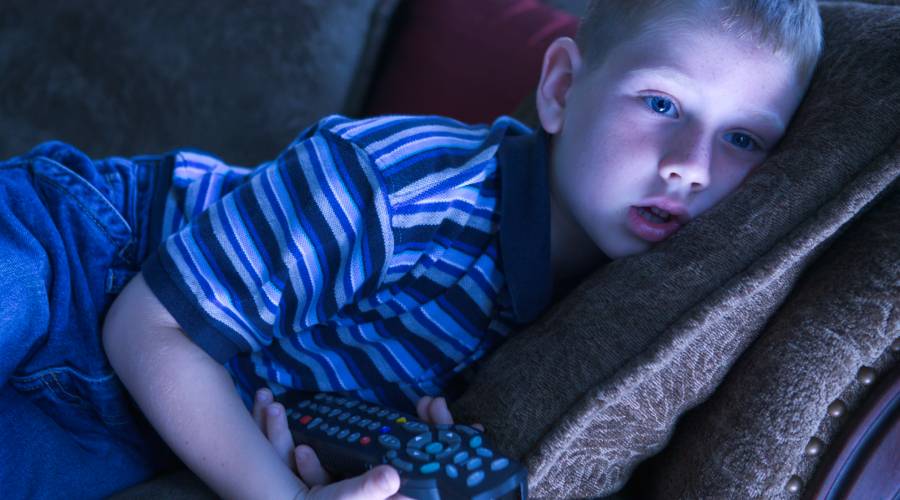 Помощь детям в осмыслении насилия в новостях и социальных сетях